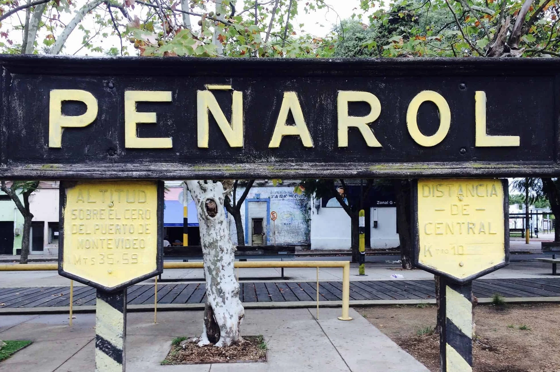 33. Letrero
