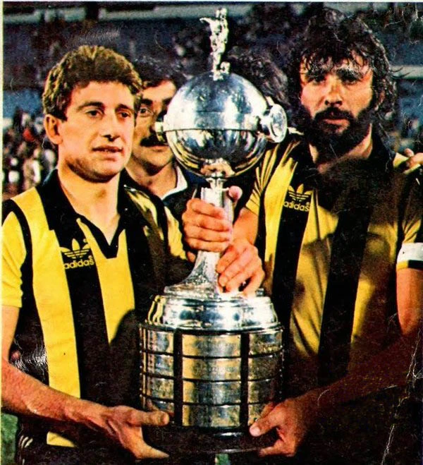 Morena –el goleador– y el “Indio” –el capitán– con la Libertadores.