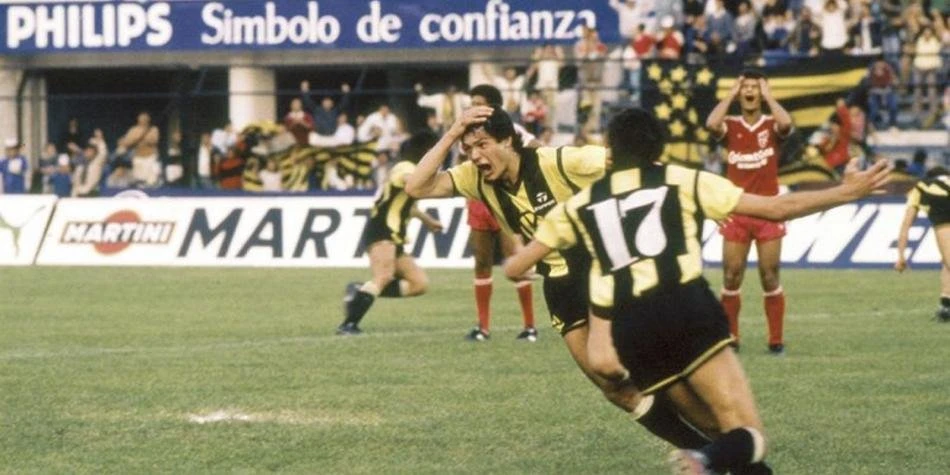 El “Tito Chico” desaforado ante el gol la hazaña.