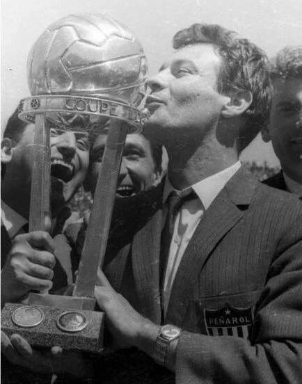 Ya en Montevideo, con la copa en casa.